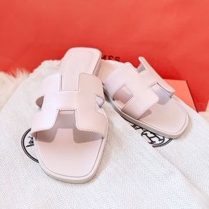 BNIB Hermès Oran Sandals in Rose Petale 🌸